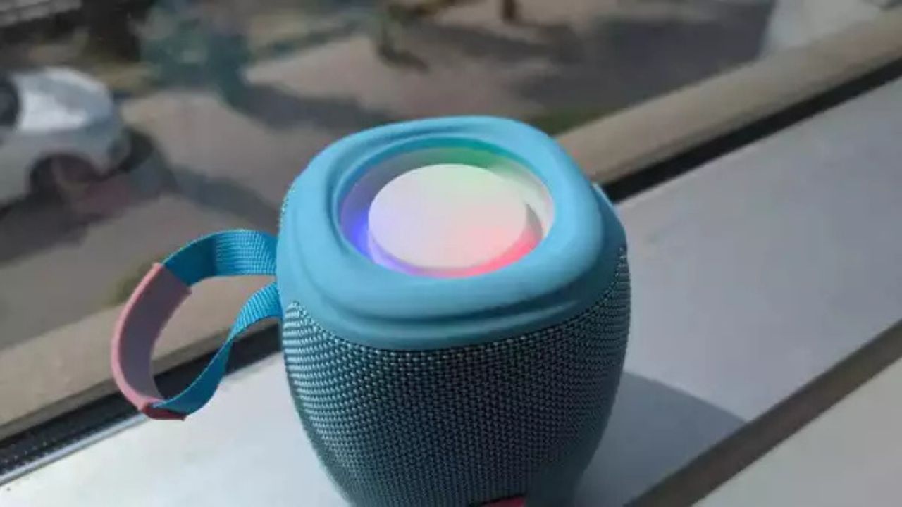 iGear Roll Plus Review: A budget Bluetooth speaker with powerful sound and RGB lighting!