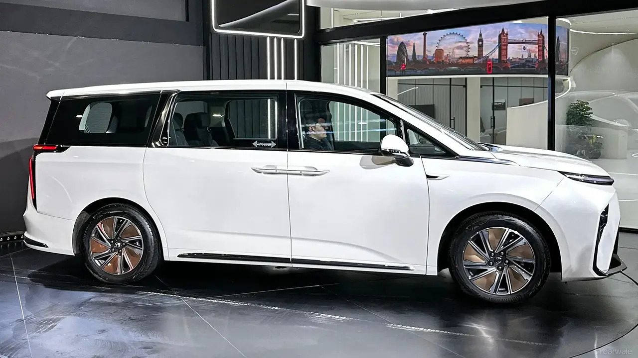 MG M9 Review: Premium features at an affordable price, will it be able to beat the Toyota Vellfire?